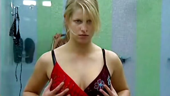 Franziska Facella menggosok vaginanya melalui celana dalamnya sex dewasa video
